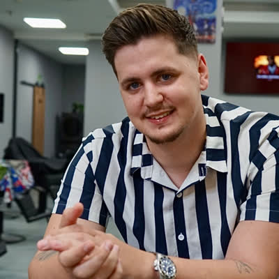 Andris portréja a PATRON XIII szalonban