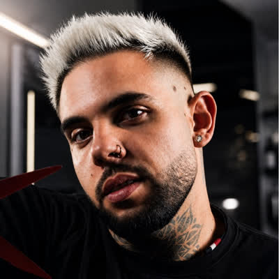 Márk portréja a PATRON XIII szalonban